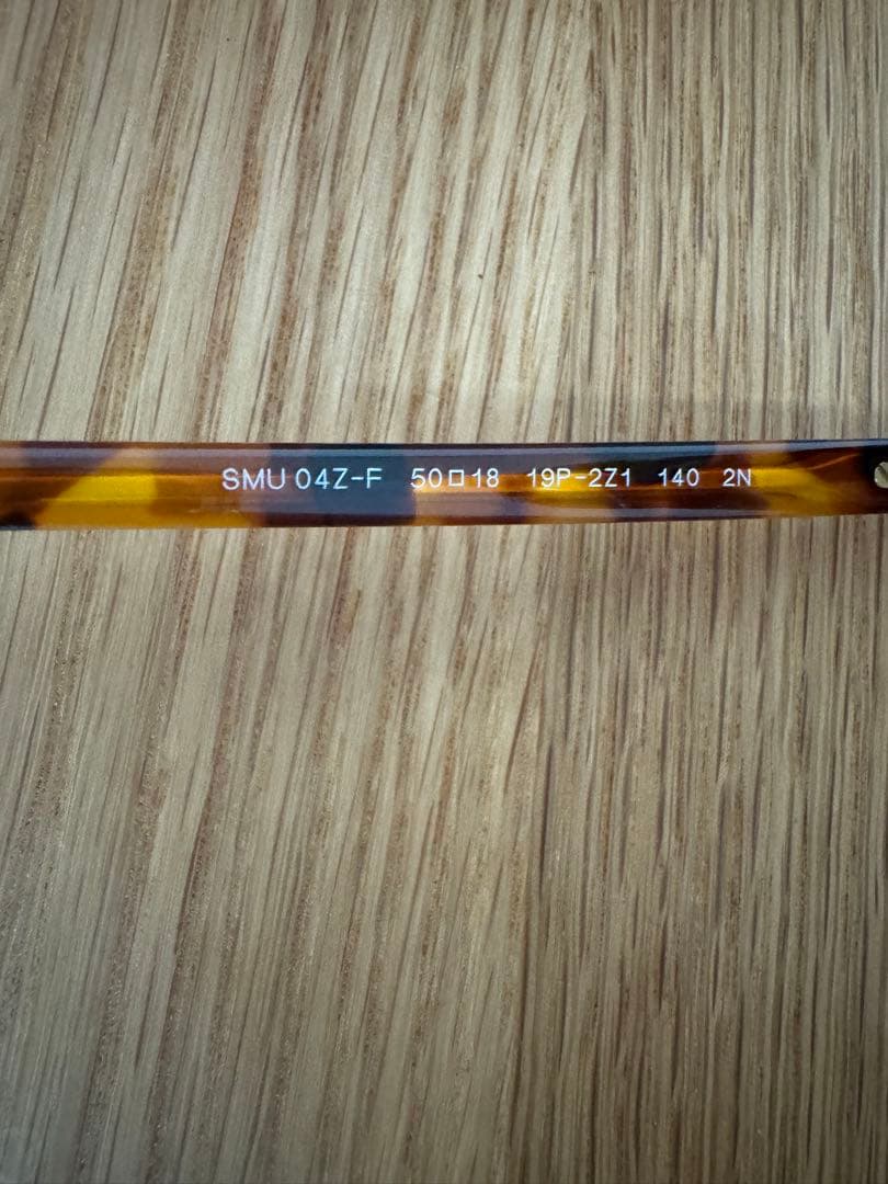 【miumiu ミュウミュウ】オーバルサングラス