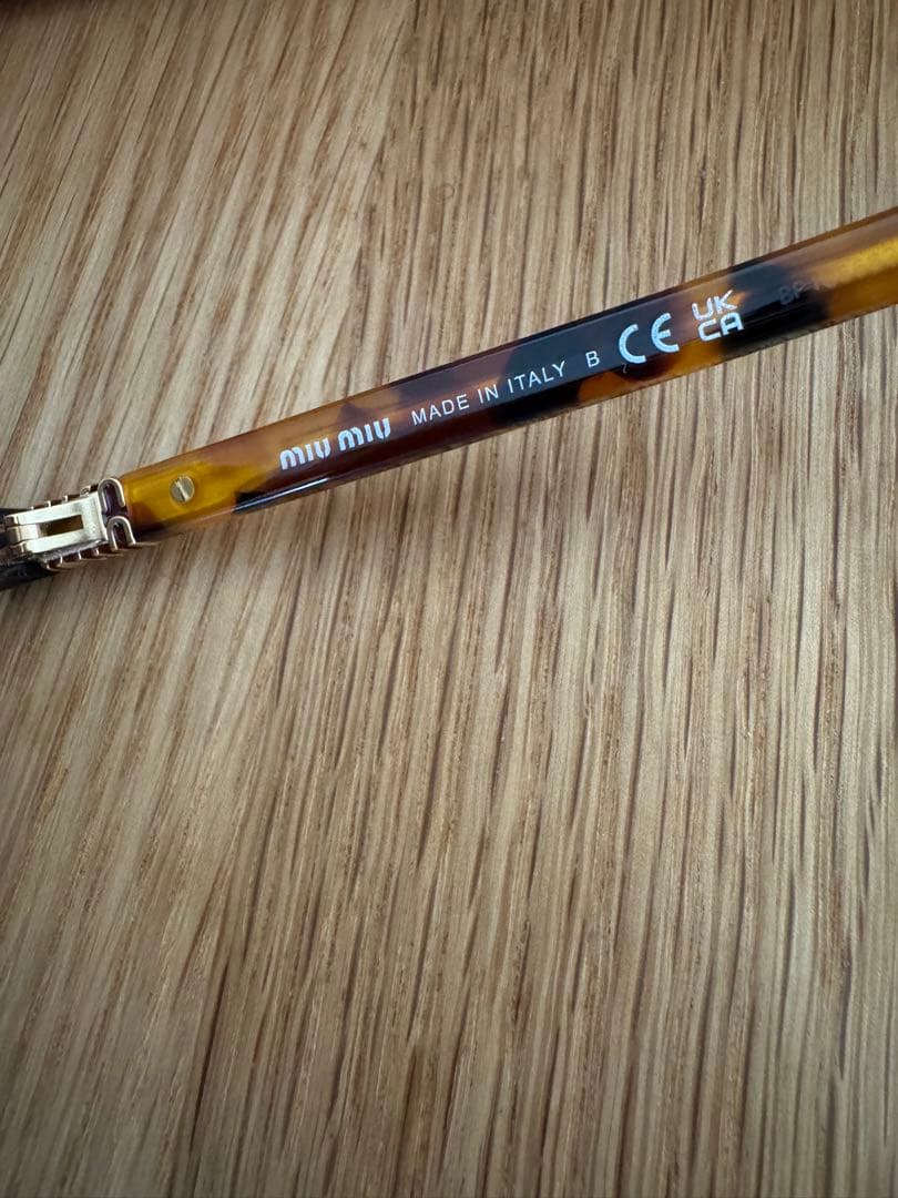 【miumiu ミュウミュウ】オーバルサングラス