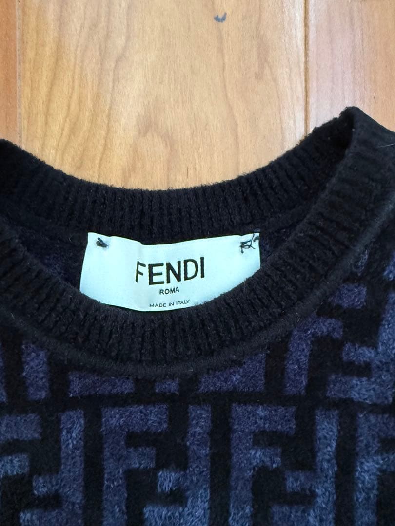 FENDI FFロゴ ニットワンピース 半袖　試着のみ