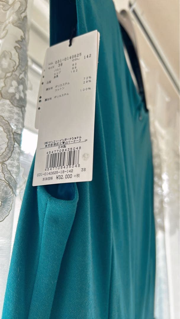 ターコイズ ノースリーブ ひざ丈ワンピース（タグ付き）