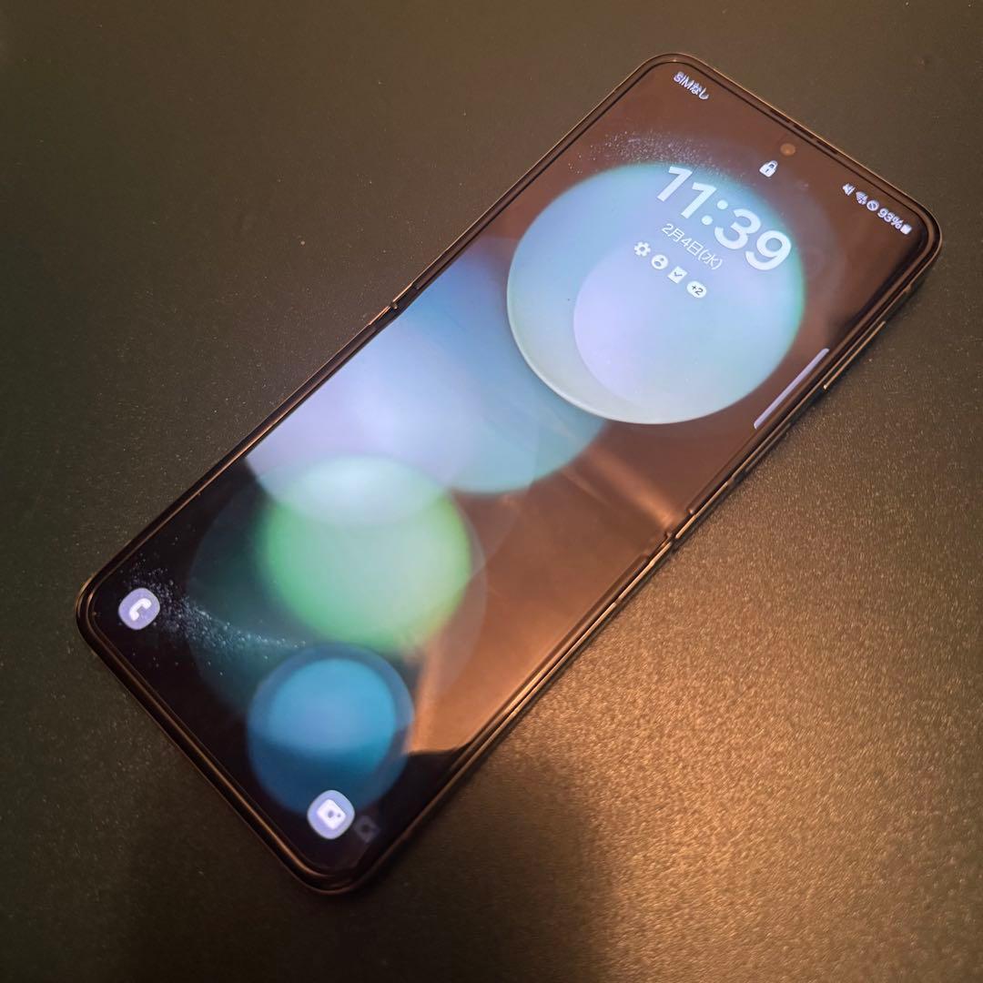 かなり綺麗　GALAXY z flip5 au版　国内版