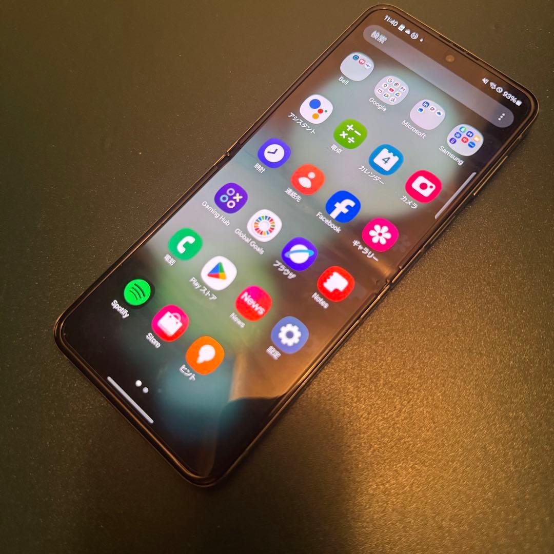 かなり綺麗　GALAXY z flip5 au版　国内版