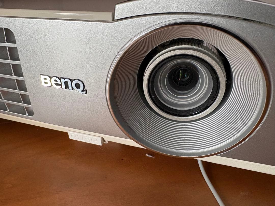 BenQ DLP フルHDホームプロジェクター W1070