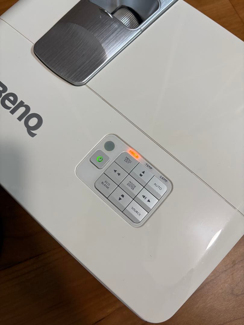 BenQ DLP フルHDホームプロジェクター W1070