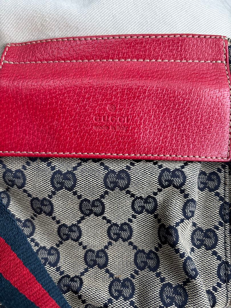 GUCCI GGボディバッグ