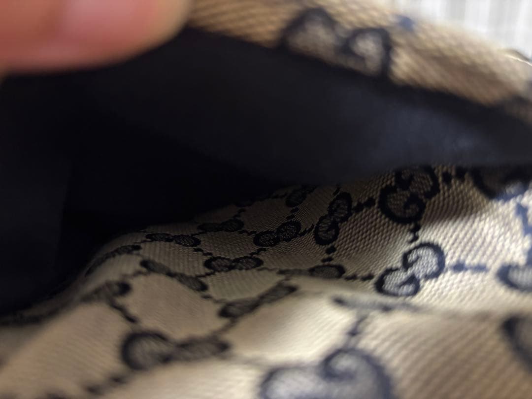 GUCCI GGボディバッグ