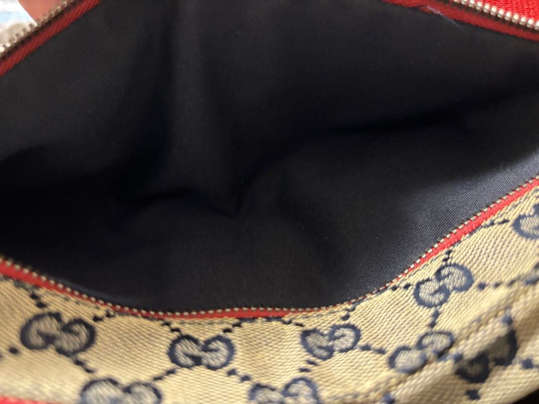 GUCCI GGボディバッグ