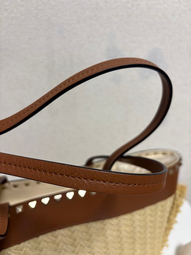 最終売切り価格　美品　ヴァレンティノガラヴァーニ　ロックスタッズ　かごバッグ