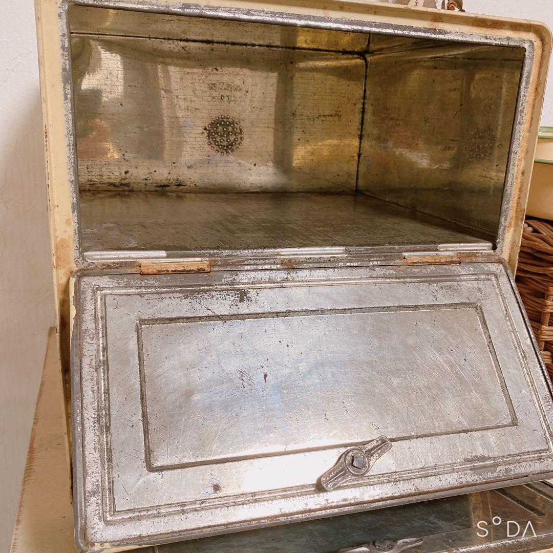 イギリスアンティーク ブレッド缶 ケーキ缶 2段 英字ロゴ入り アンティーク