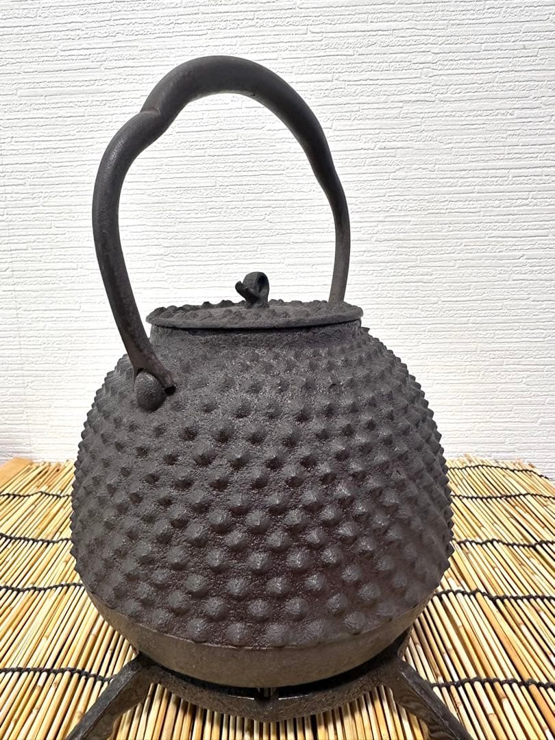 未使用品　山形県　あらい工房　荒井　幹雄作　１８型大アラレ　南部鉄瓶