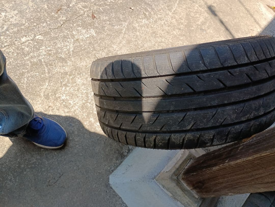 アドバンＴＣ4　2022年　18インチタイヤ付2本　114,3　5Ｈガンメタ①