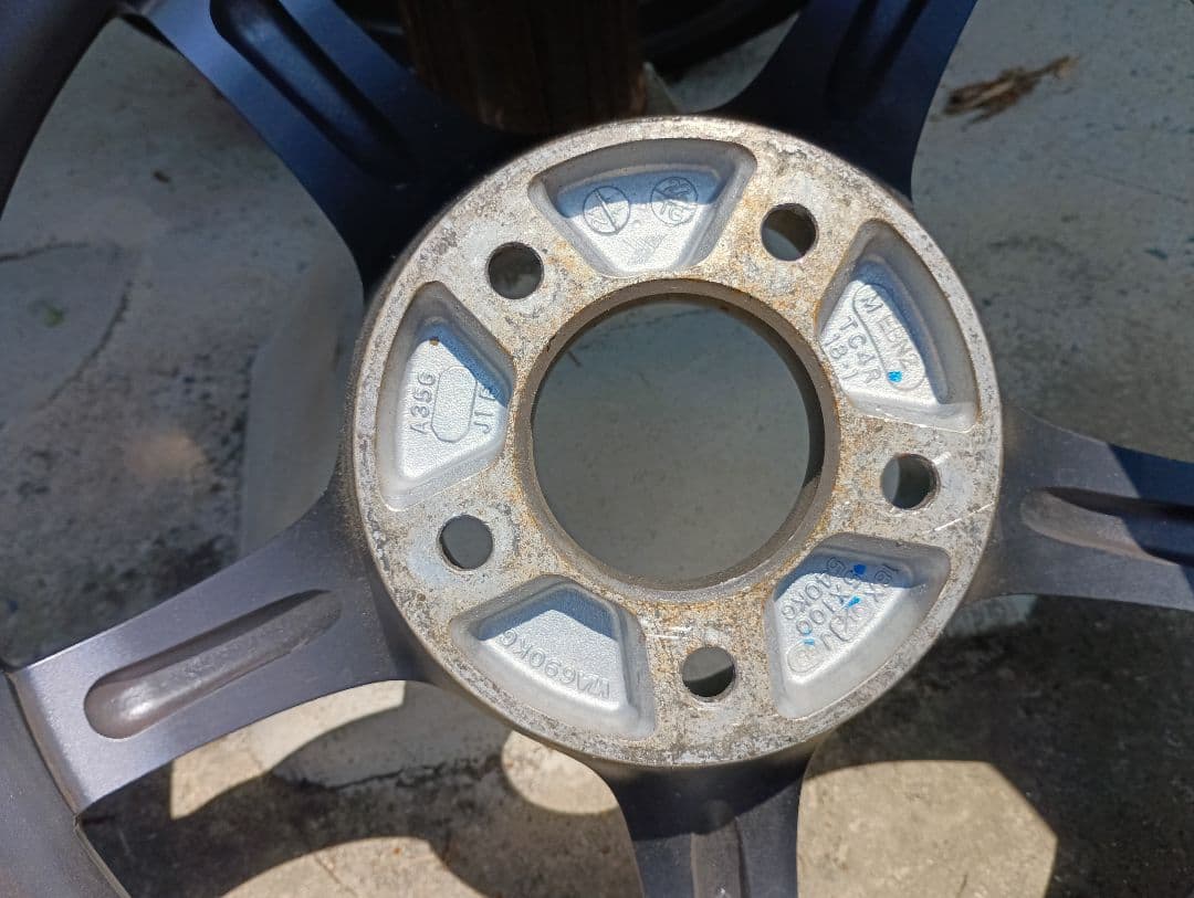 アドバンＴＣ4　2022年　18インチタイヤ付2本　114,3　5Ｈガンメタ①