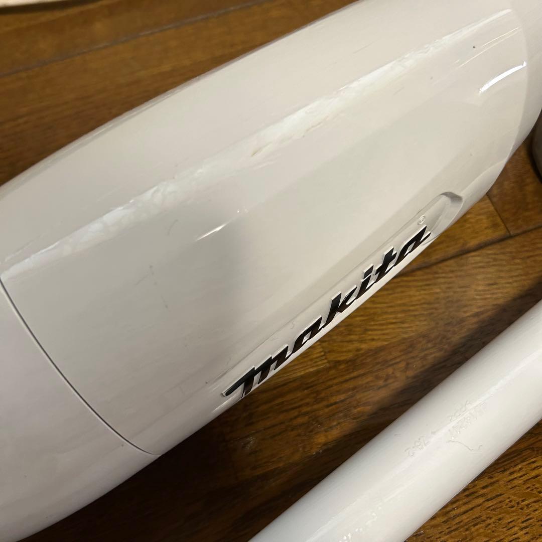 Makita 充電式クリーナー CL106FD 本体　コードレス掃除機