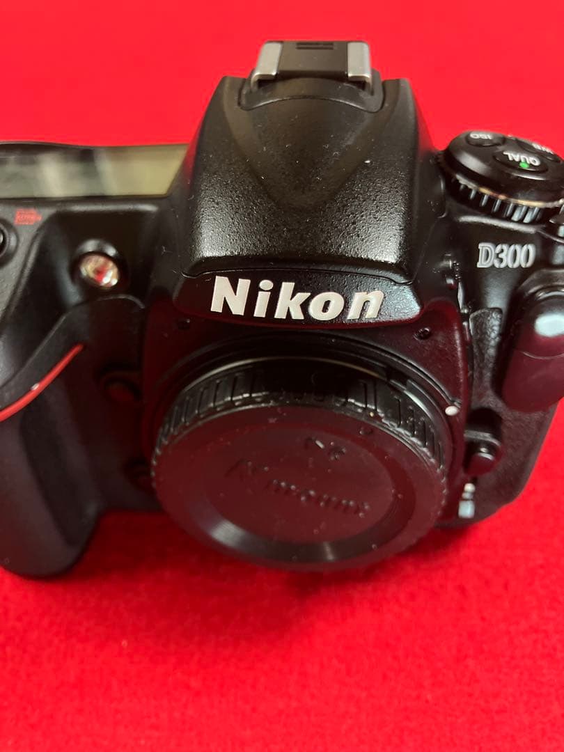 衝撃　これが美品！ Ｄ300 純正28-200mm バンフ