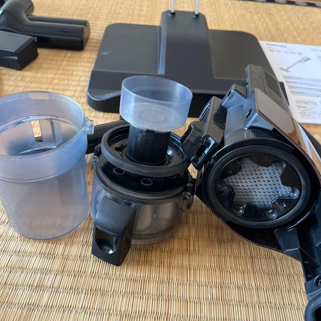 東芝サイクロン式コードレスクリーナー　VC-CLX51