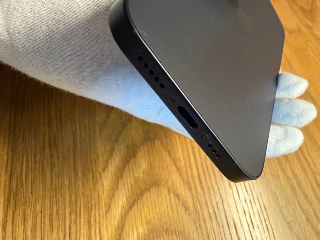 iPhone16e 128GB ブラック本体　新品同様