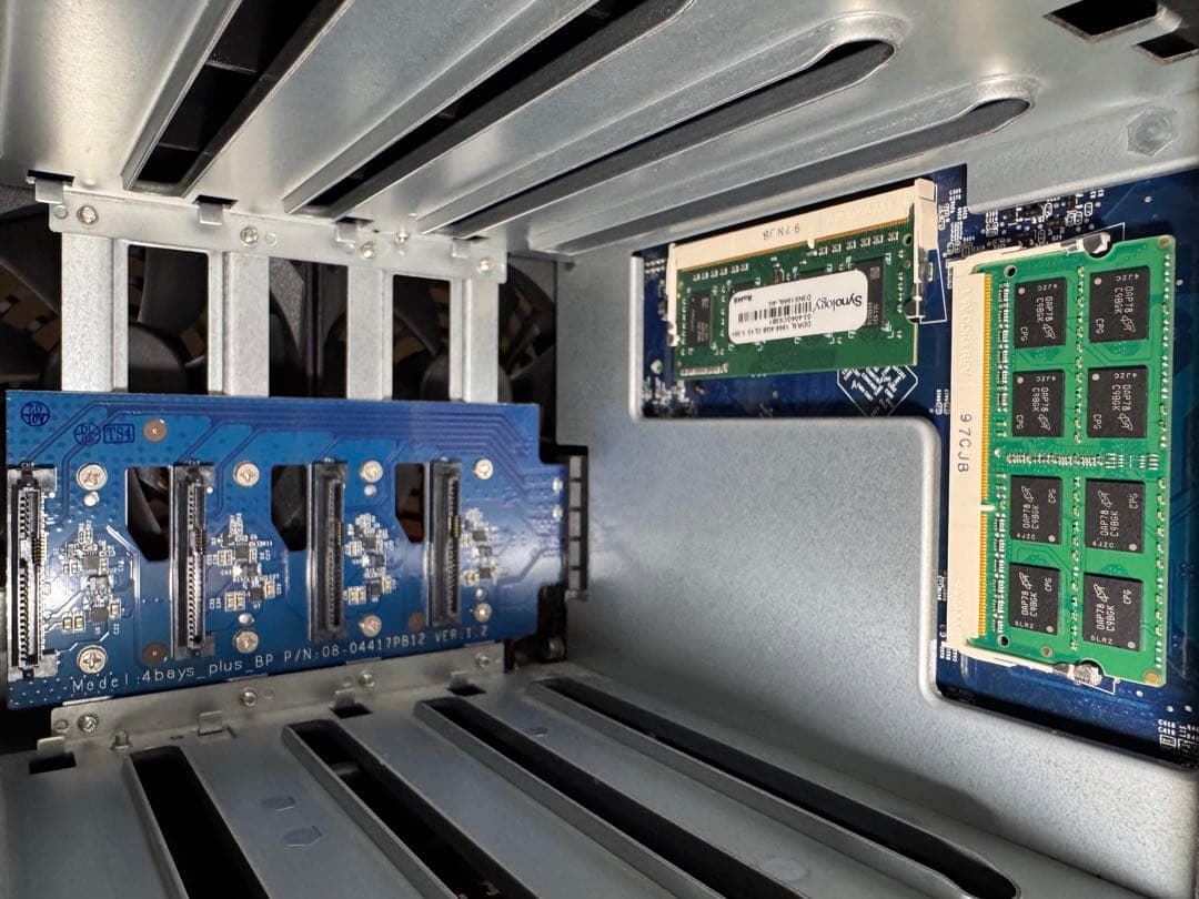 中古Synology DS918+ 4ベイ メモリ8GBへ増設済