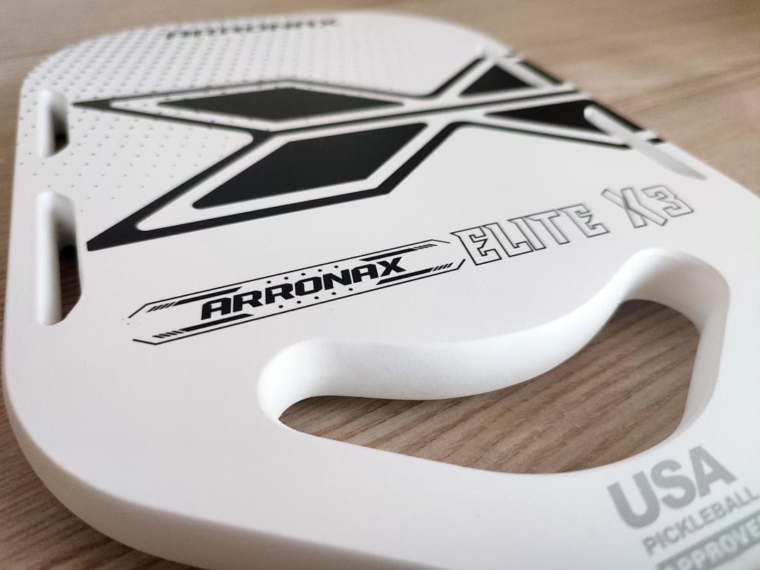 ARRONAX ELITE X3 ピックルボール パドル エッジレス 白い 黒い