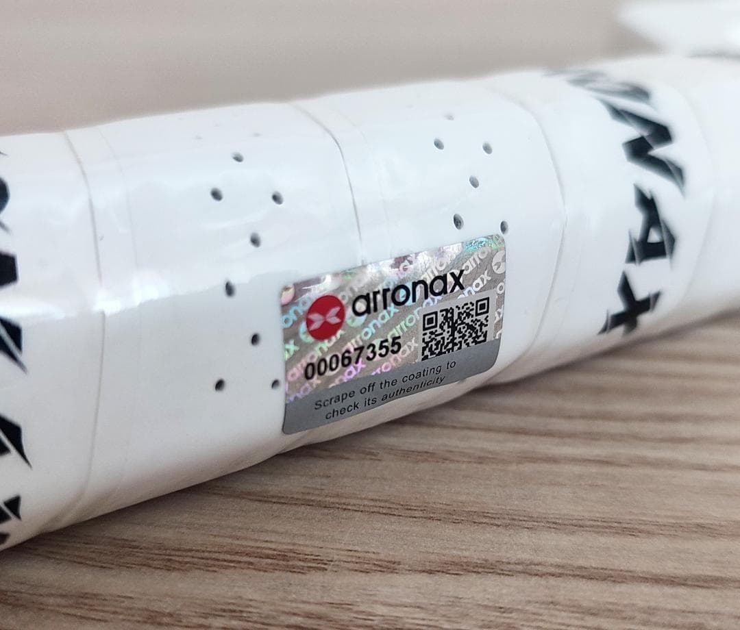 ARRONAX ELITE X3 ピックルボール パドル エッジレス 白い 黒い