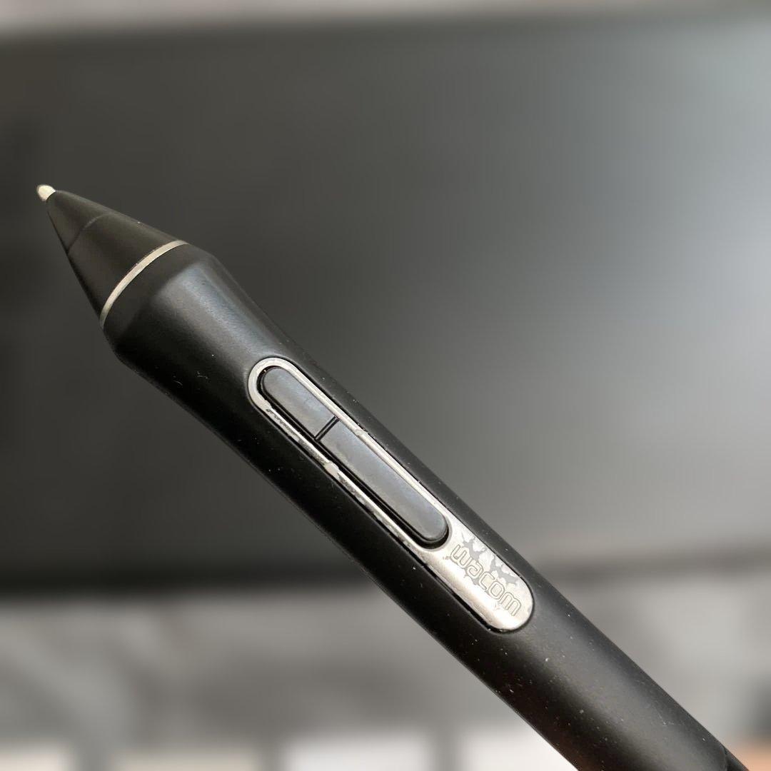 wacom intuos pro large(ペンの銀色の部分割れあり)