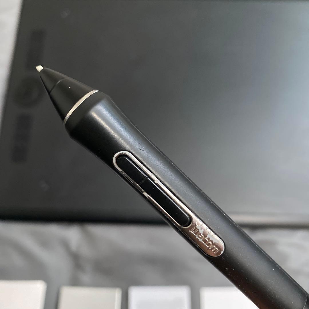 wacom intuos pro large(ペンの銀色の部分割れあり)