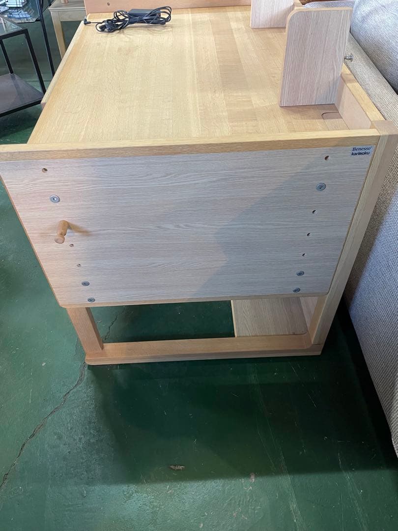 カリモク×ベネッセ　学習机　ライト付き