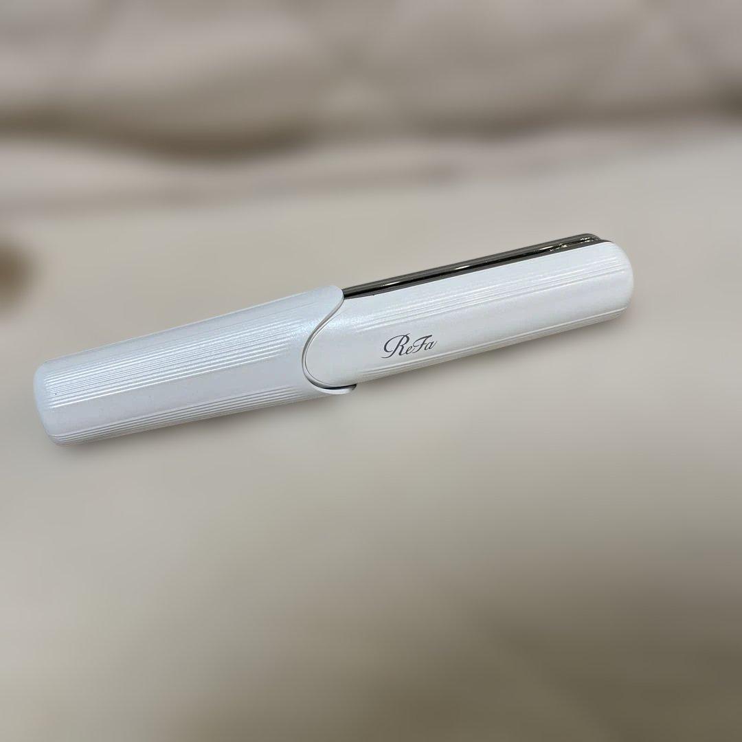 ほぼ未使用　ReFa ストレートヘアアイロン ホワイト 充電ケーブル付き
