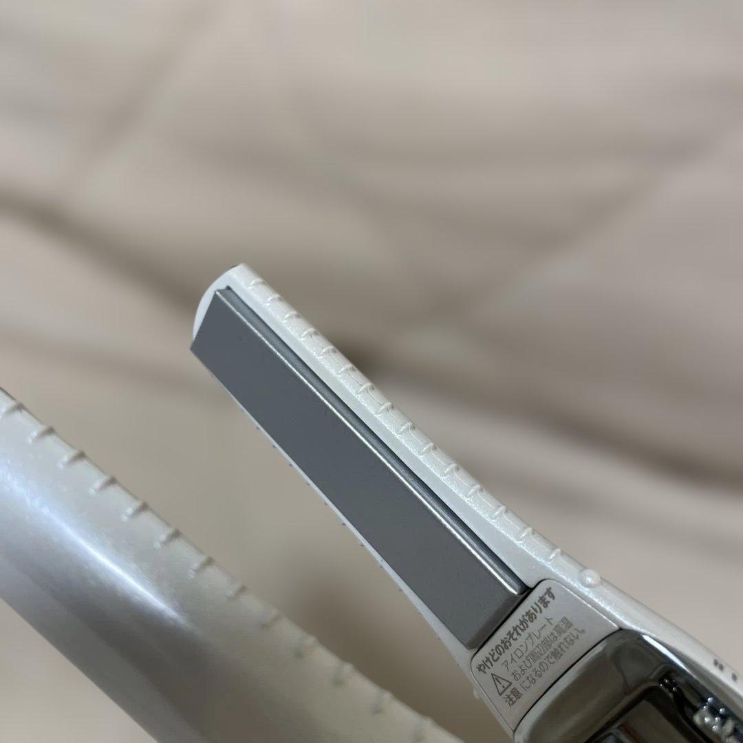 ほぼ未使用　ReFa ストレートヘアアイロン ホワイト 充電ケーブル付き