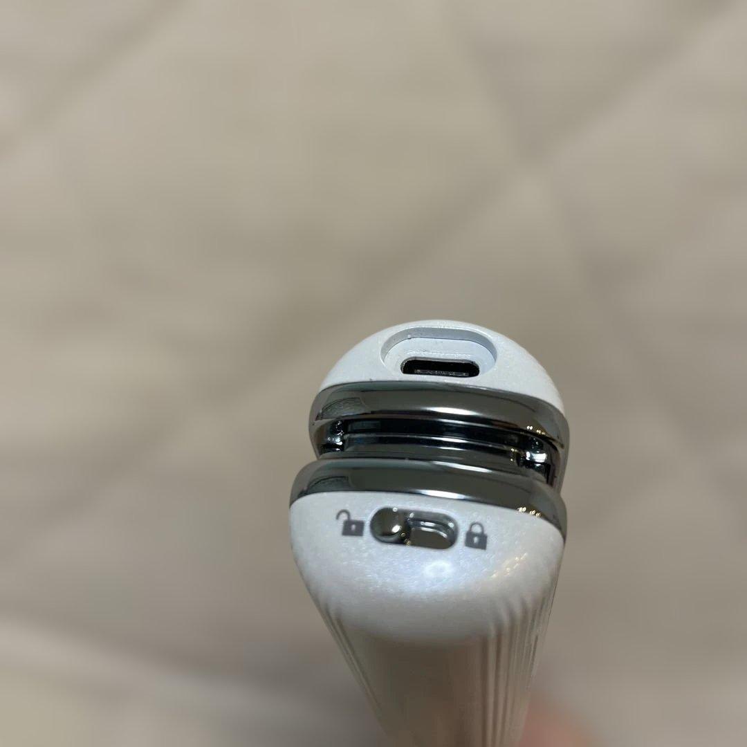 ほぼ未使用　ReFa ストレートヘアアイロン ホワイト 充電ケーブル付き