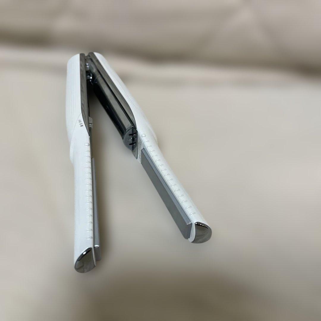 ほぼ未使用　ReFa ストレートヘアアイロン ホワイト 充電ケーブル付き