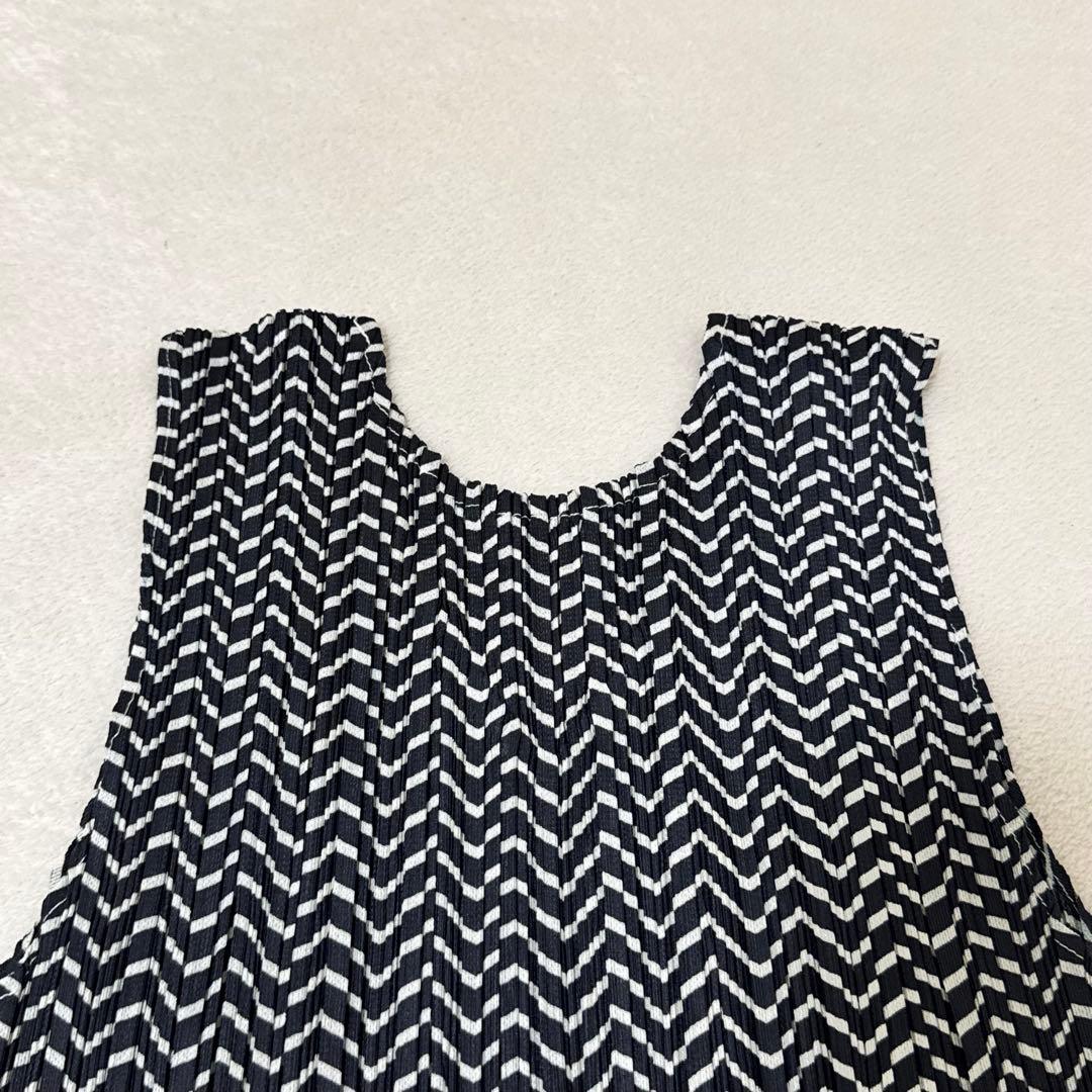 極美品✨PLEATS PLEASE プリーツ　ノースリーブ　ゼブラ　白色　黒色