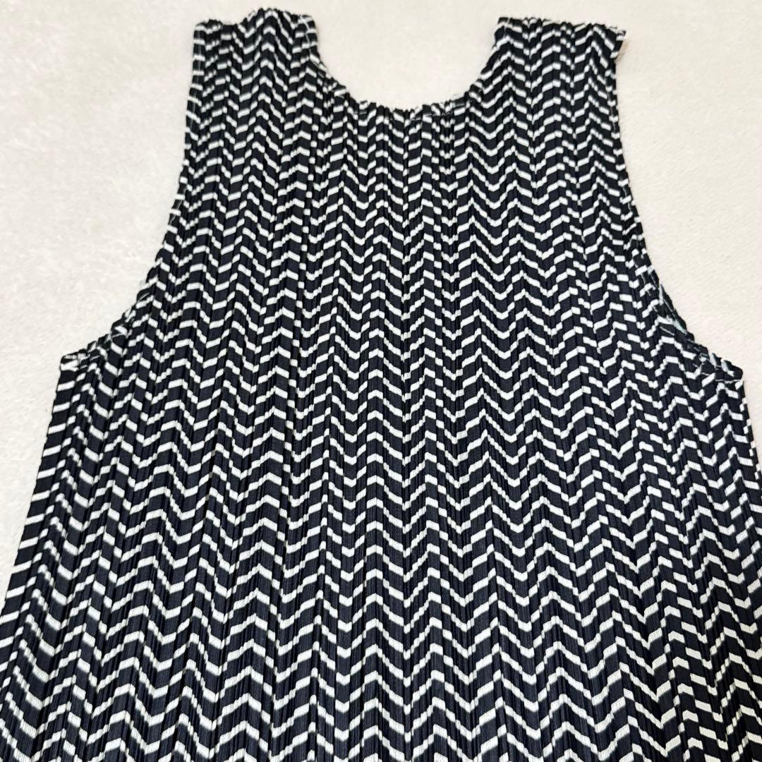 極美品✨PLEATS PLEASE プリーツ　ノースリーブ　ゼブラ　白色　黒色