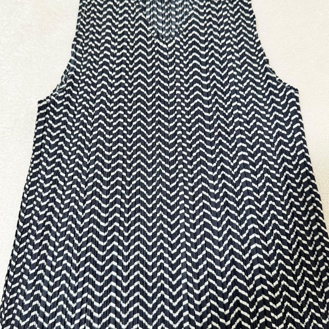 極美品✨PLEATS PLEASE プリーツ　ノースリーブ　ゼブラ　白色　黒色