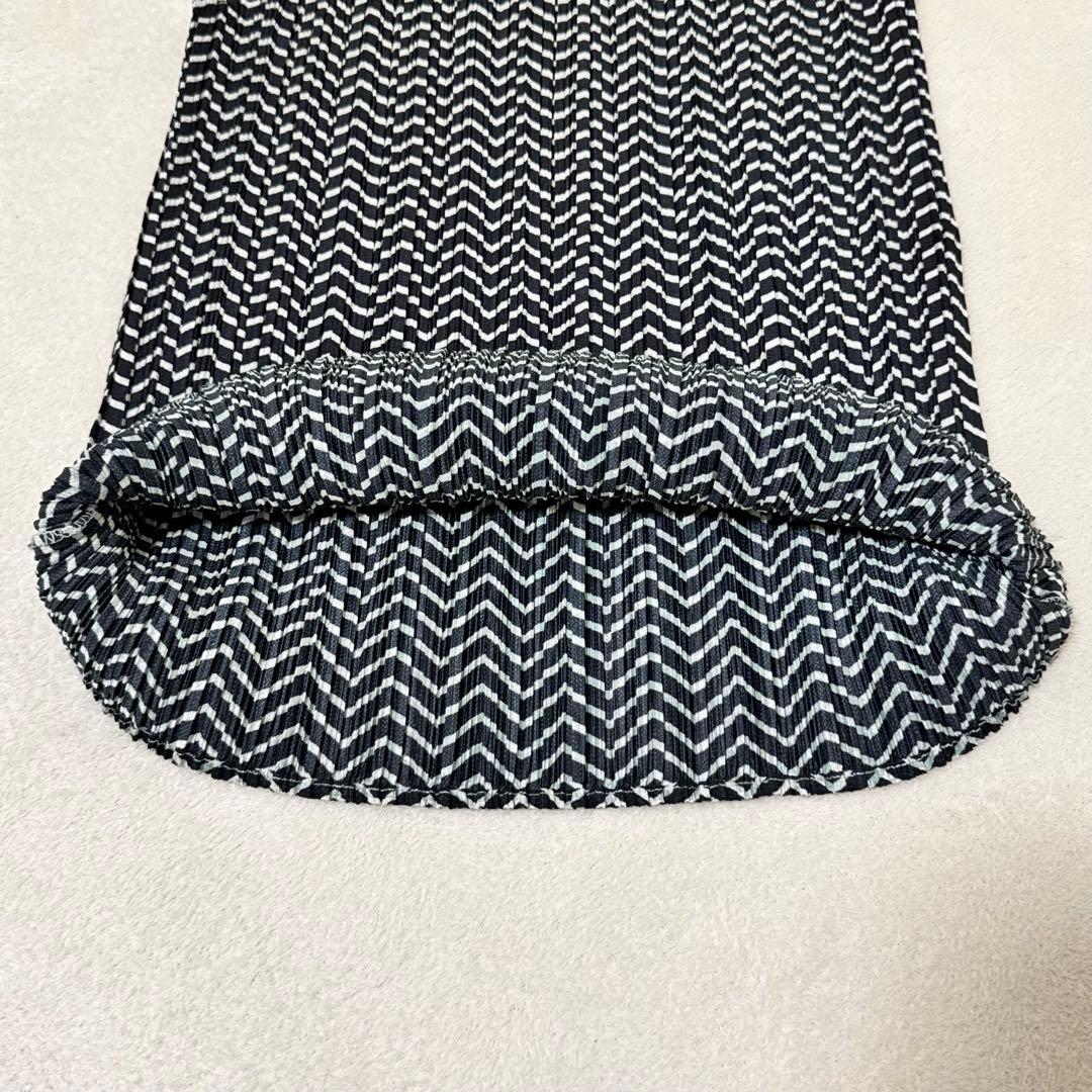 極美品✨PLEATS PLEASE プリーツ　ノースリーブ　ゼブラ　白色　黒色