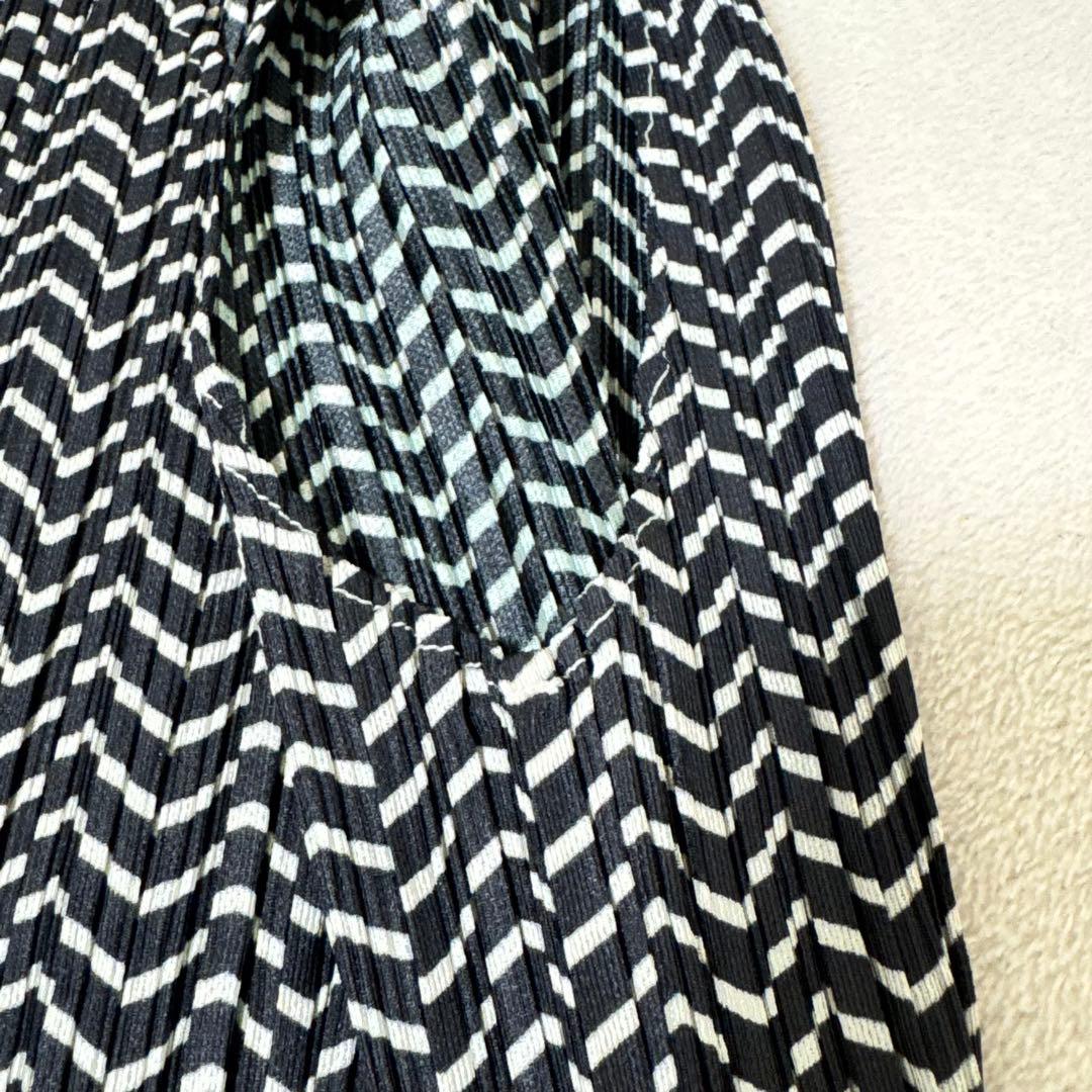極美品✨PLEATS PLEASE プリーツ　ノースリーブ　ゼブラ　白色　黒色