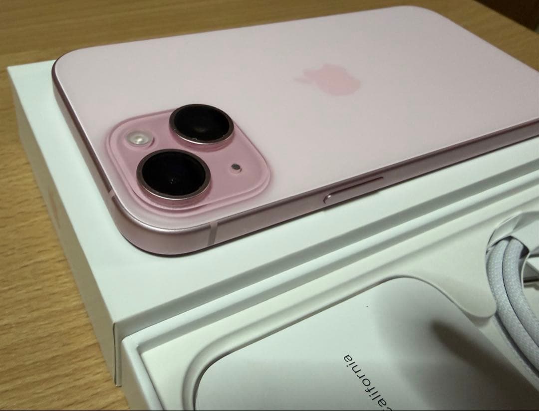 iPhone 15 Pink 128GB SIMロックなし【目立つ傷なし良品】