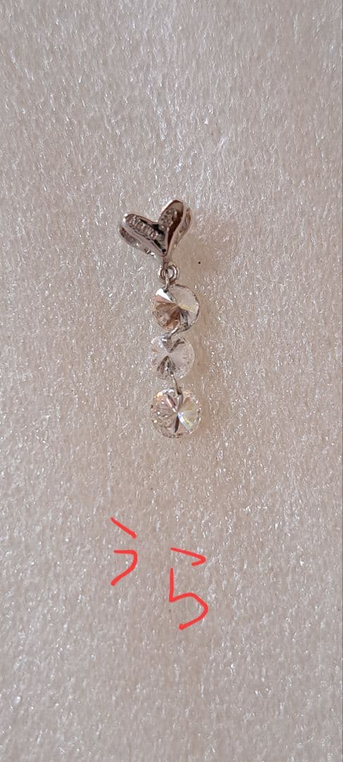 【美品】計0.50カラット　ダイヤペンダントトップ