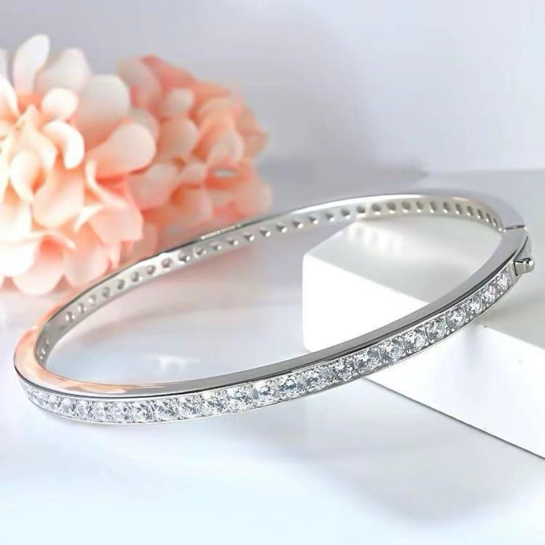 最高級　モアサナイトダイヤ　バングル