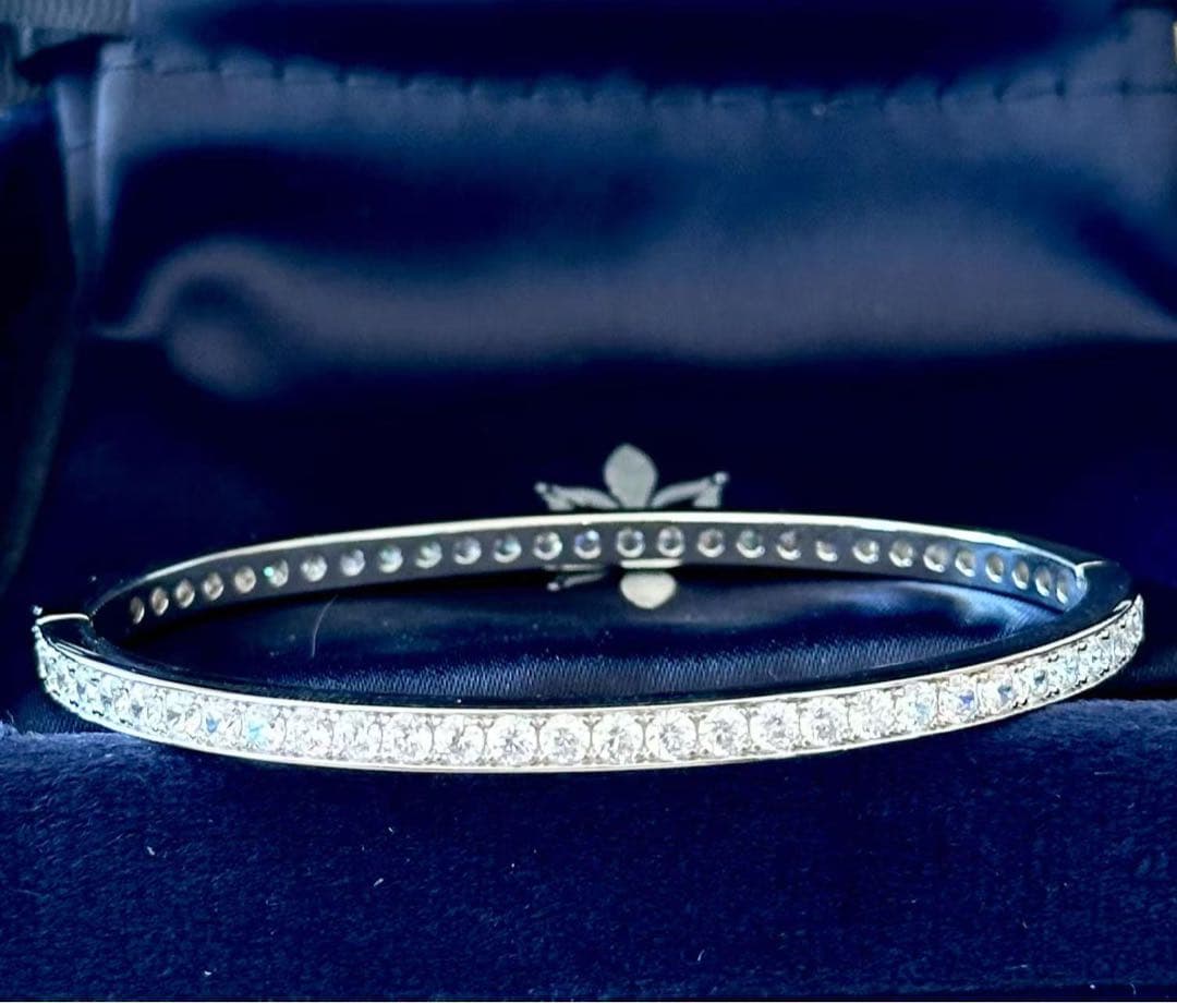 最高級　モアサナイトダイヤ　バングル