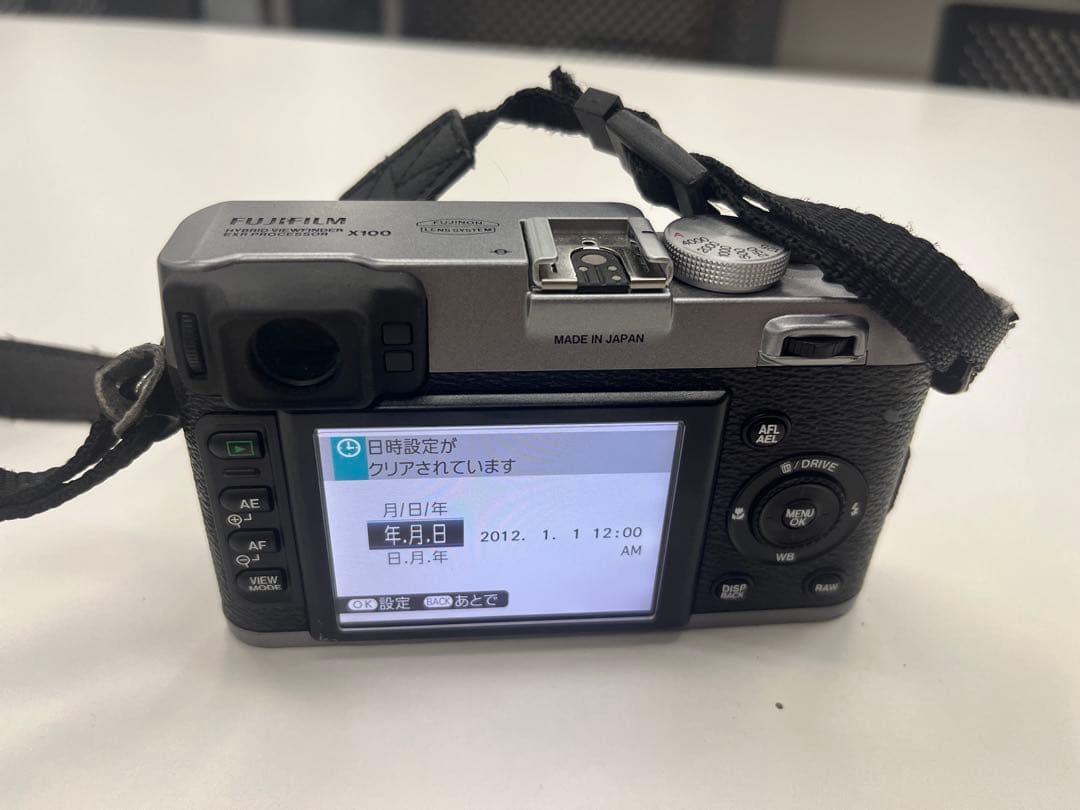Fujifilm X100 レンジファインダーデジタルカメラ　シャッター数428