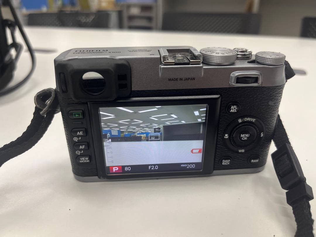 Fujifilm X100 レンジファインダーデジタルカメラ　シャッター数428