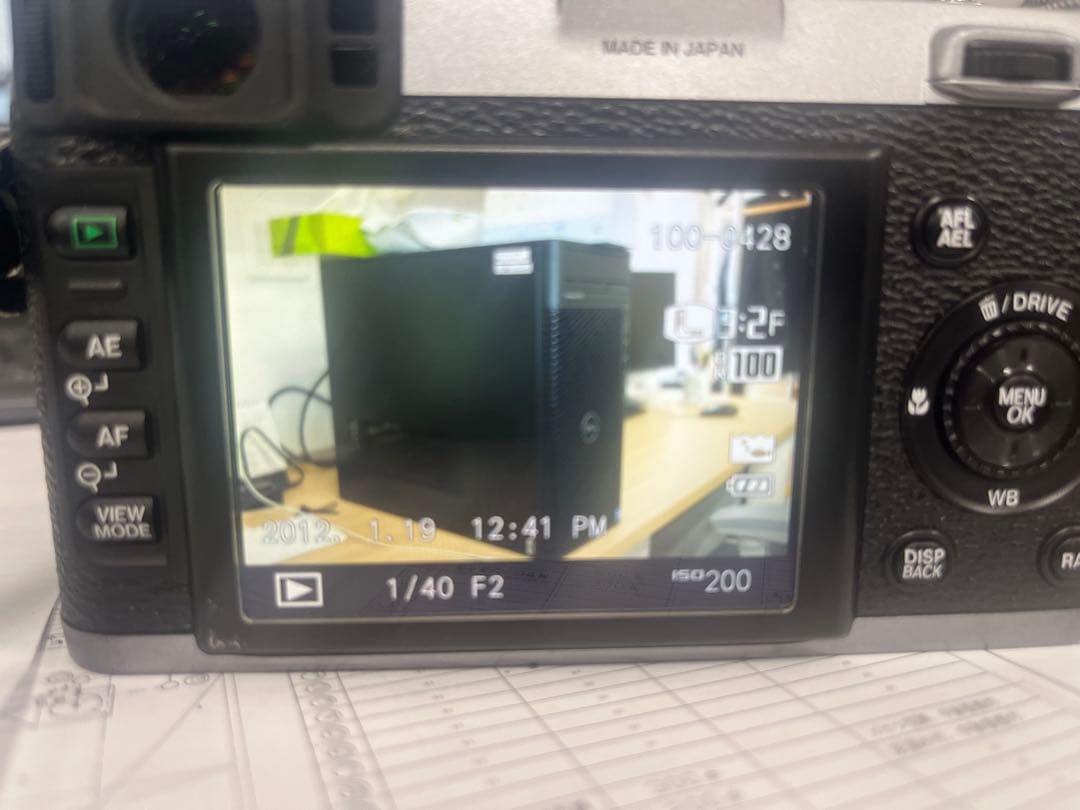 Fujifilm X100 レンジファインダーデジタルカメラ　シャッター数428