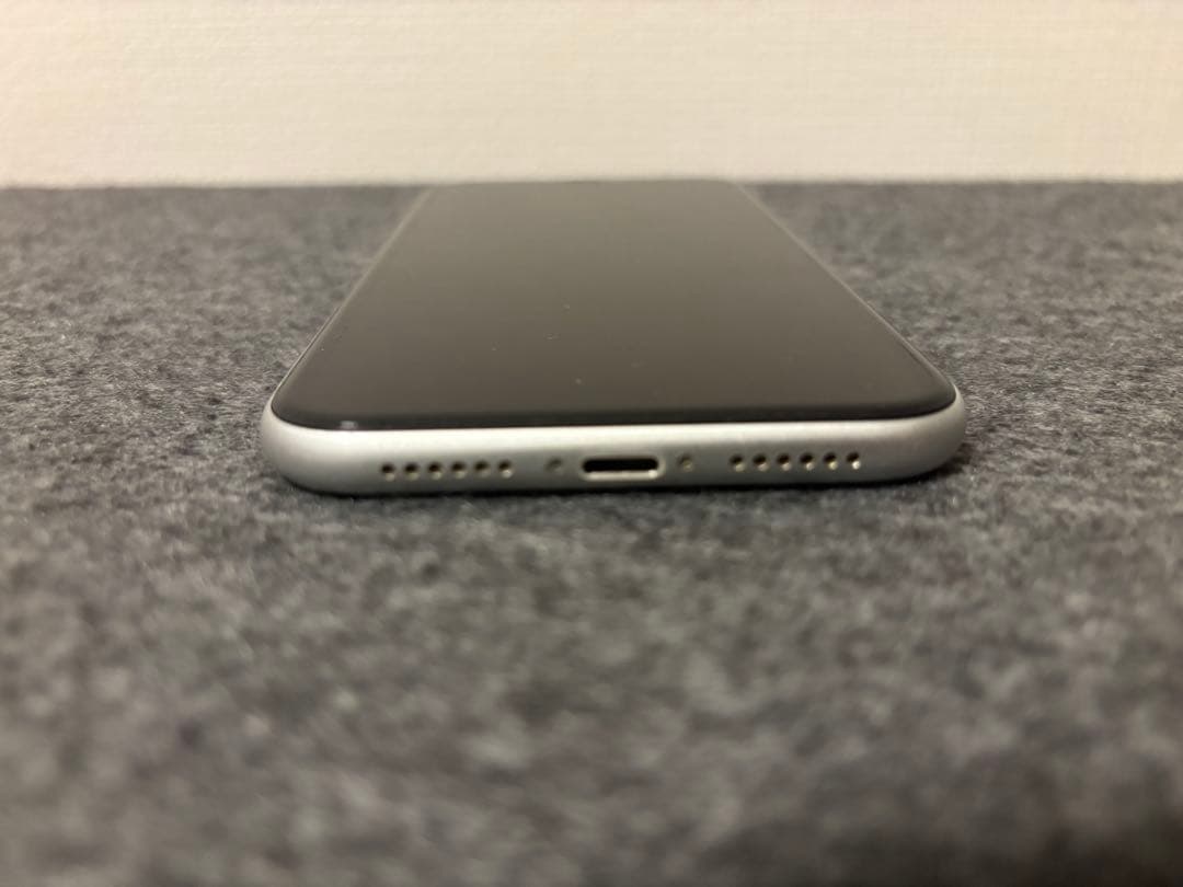 美品！iPhone XR ホワイト 128GB SIMフリー　カメラ音無し