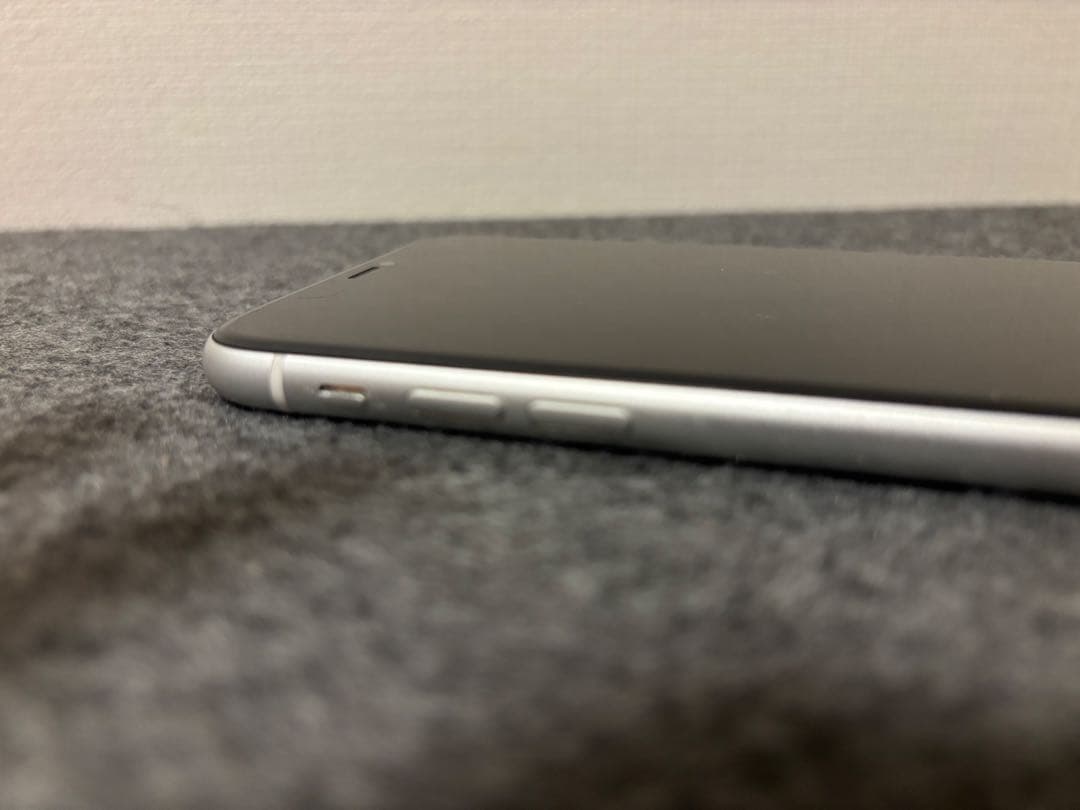 美品！iPhone XR ホワイト 128GB SIMフリー　カメラ音無し