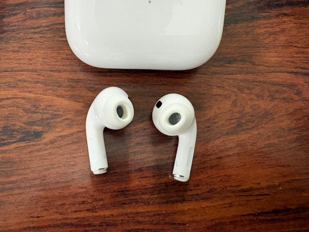 AirPods Pro2 本体 充電ケース付き Lightningタイプ
