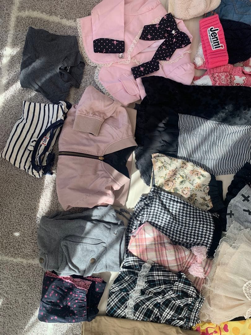 ②女の子洋服まとめ売り全５６点