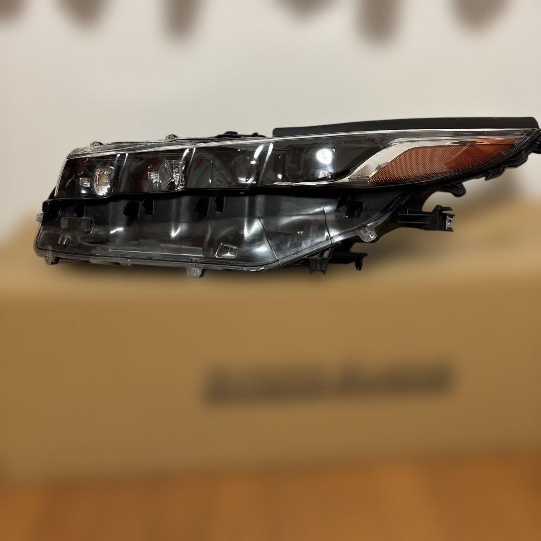 トヨタプリウス phvヘッドライト左