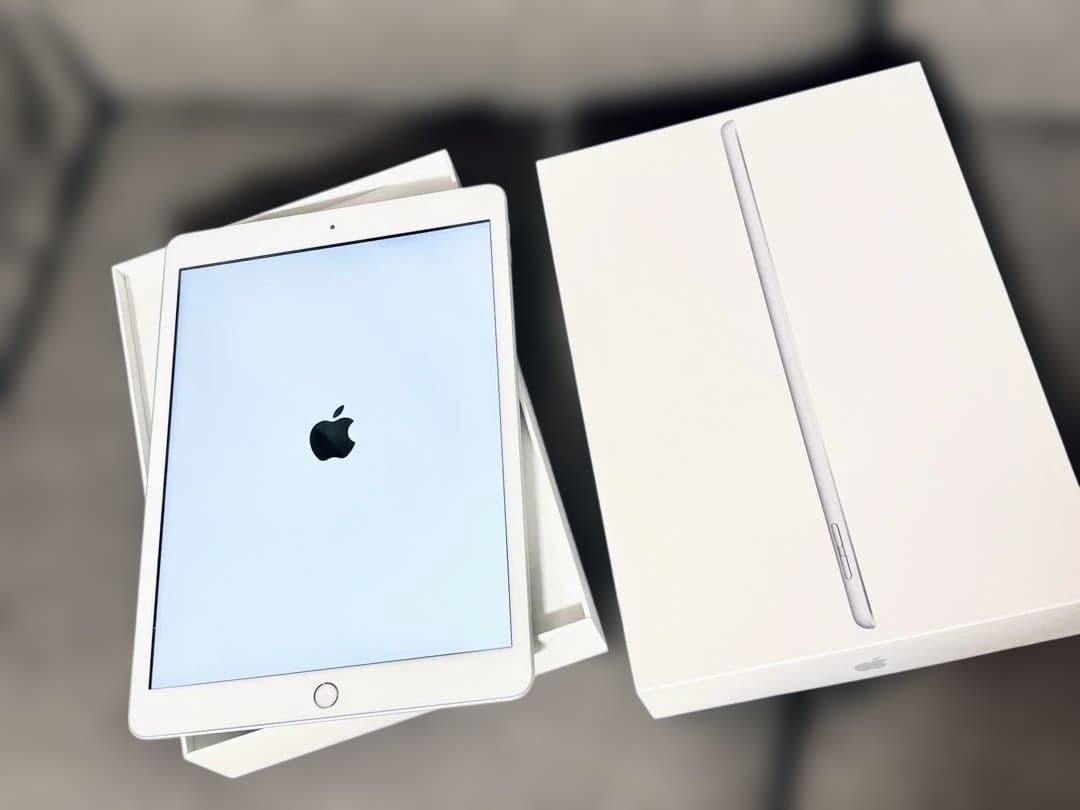 iPad 第8世代 32GB SIMフリー シルバー 白 美品