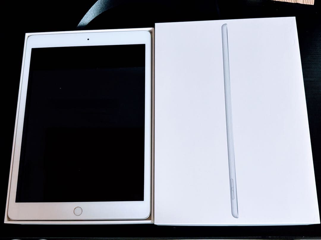 iPad 第8世代 32GB SIMフリー シルバー 白 美品