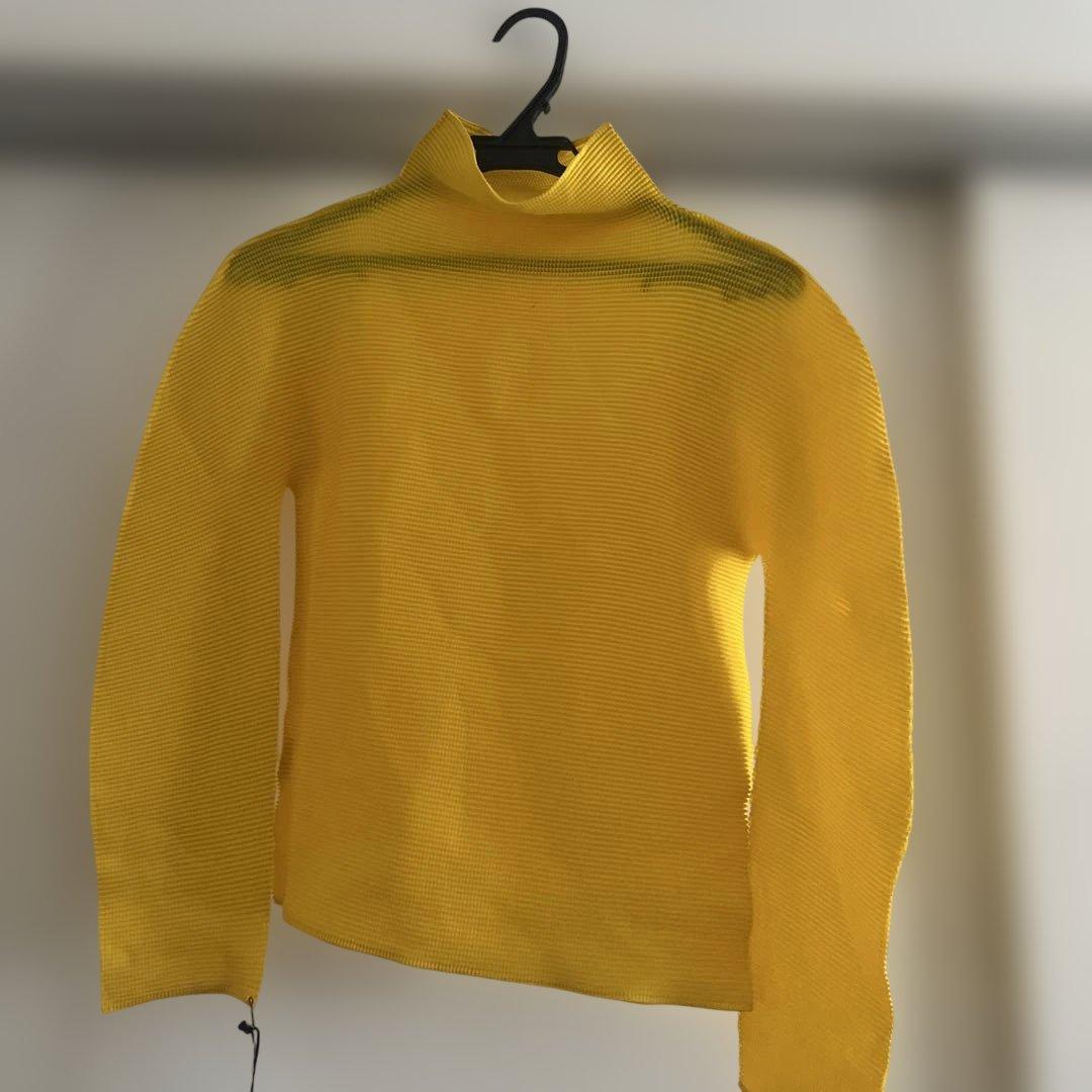 me by issey miyake タートルネック　黄色